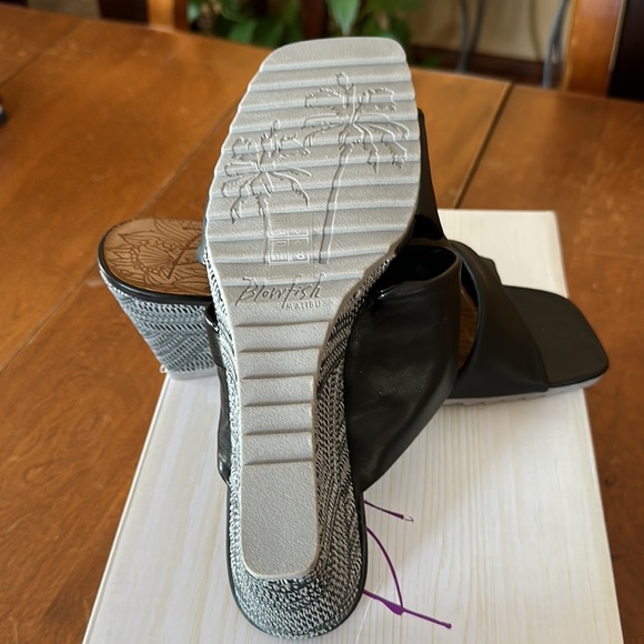 Blowfish Omari Wedge size 8 color black mandala - Picture 4 of 6